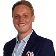 Ingegnere impartisce lezioni di matematica a studenti degli istituti secondari di primo e secondo grado